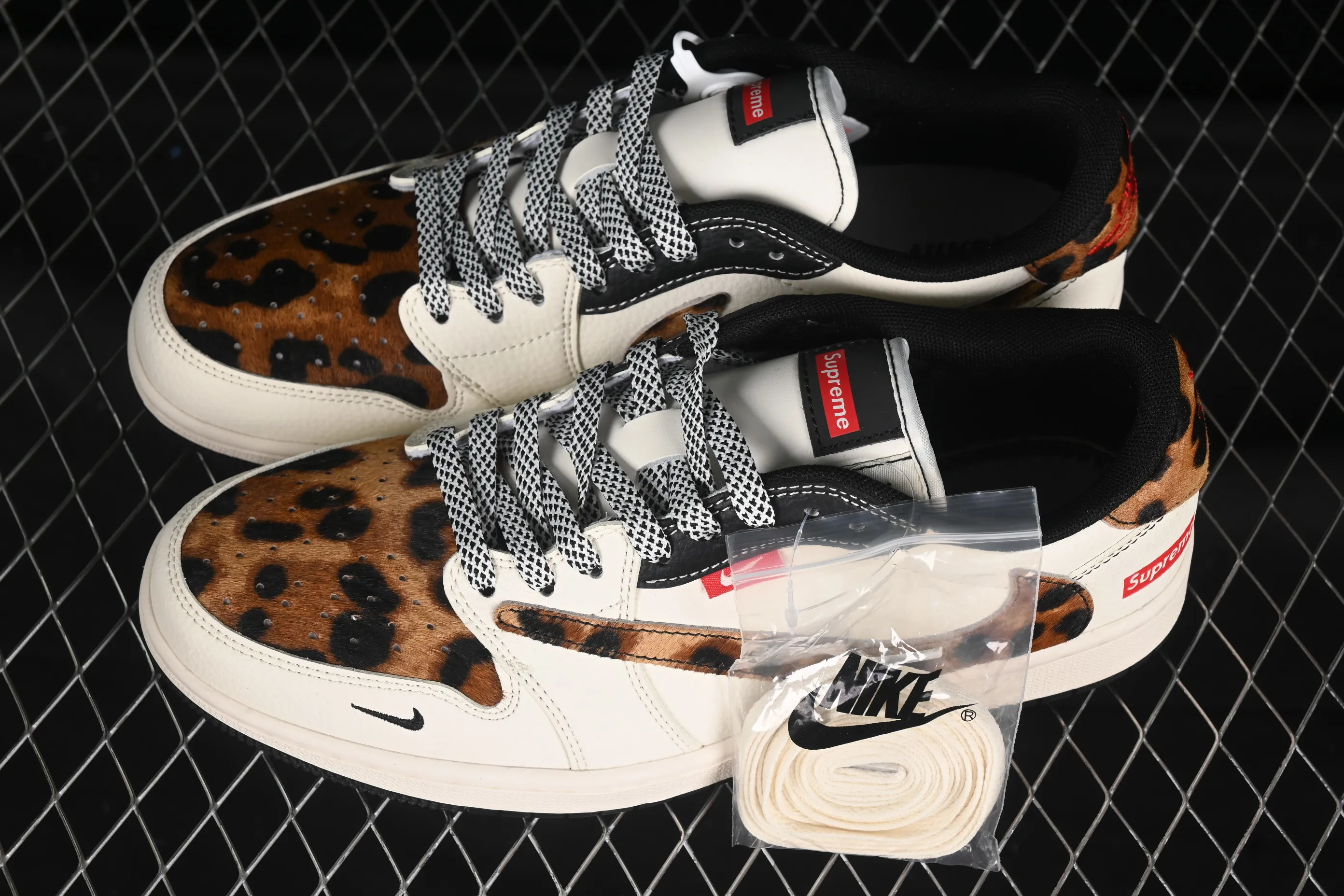 All categories Air Jordan Jordan series basketball shoes Air Jordan 1 Low high-end customized low-top sneakers Travis Scott x Fragment Design x Air Jordan 1 Low OG SP AJ1 Joe 1 Supreme joint leopard print low-top cultural casual sneakers JJ2508-555